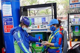 Giá xăng nhích nhẹ, dầu diesel tăng hơn 1.800 đồng/lít