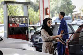 Iran gặp khó vì... giá xăng quá rẻ