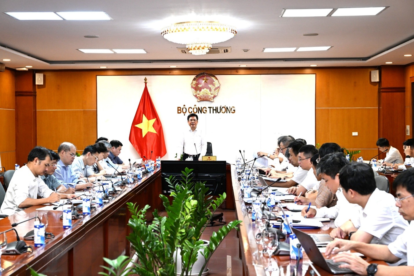 Bộ trưởng Nguyễn Hồng Diên phát biểu tại cuộc họp