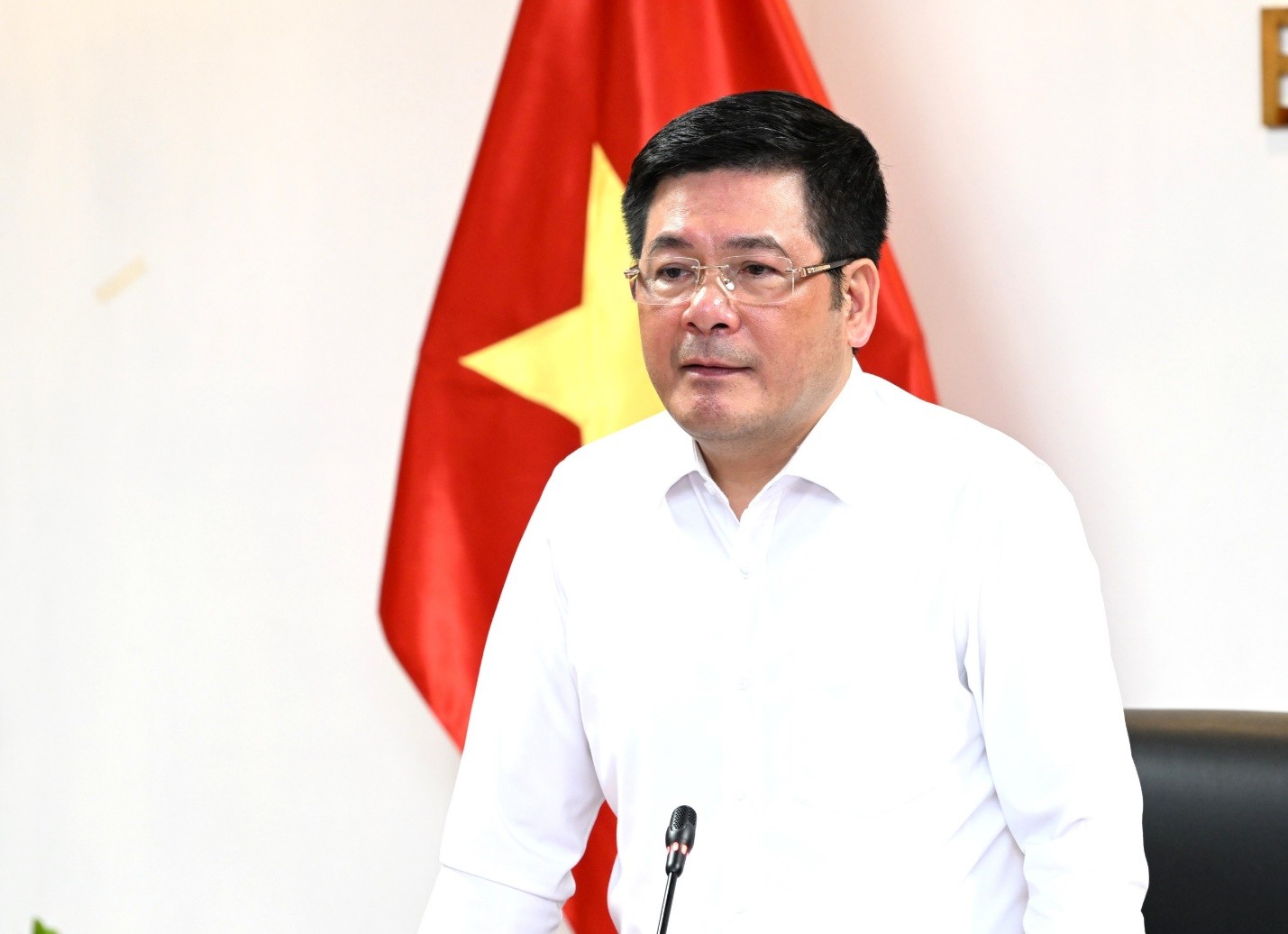 Bộ trưởng Nguyễn Hồng Diên nhấn mạnh đường dây 500 kv mạch 3 có vai trò đặc biệt quan trọng trong việc kết nối lưới điện liên miền, góp phần bảo đảm cung ứng điện cho miền Bắc, đảm bảo an ninh năng lượng