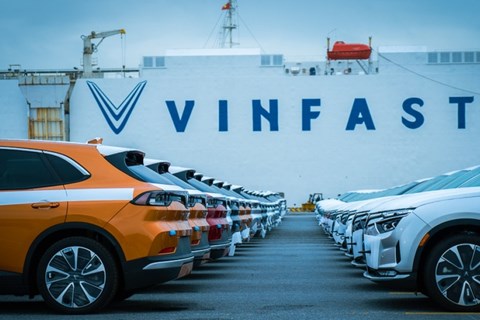 Cổ phiếu VinFast “điên cuồng”, tăng hơn 83%, thanh khoản gần 10 triệu đơn vị