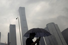 Bất động sản Trung Quốc nguy cơ sụp đổ giống vụ Lehman Brothers, có công ty bị ví như "bom hẹn giờ" sắp nổ tung