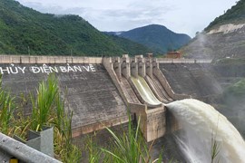 Mực nước hồ thủy điện ngày 26/8: Hồ Bản Vẽ và 2 thủy điện khác tại Nghệ An bắt đầu xả tràn