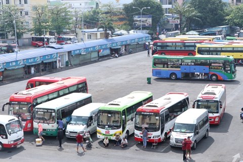 Vận chuyển hành khách và hàng hóa tăng mạnh trong tháng 8