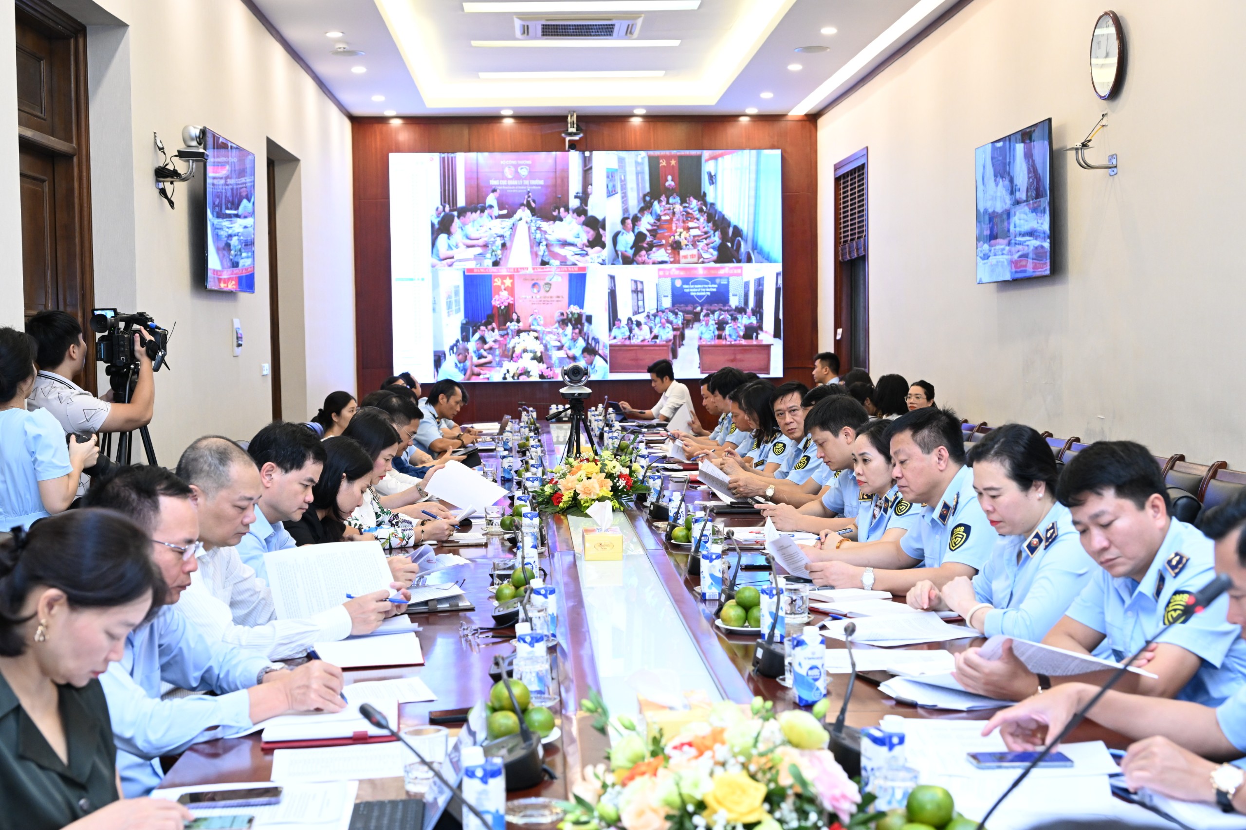 Bộ trưởng Nguyễn Hồng Diên làm việc với lực lượng QLTT, Sở Công Thương về tình hình cung ứng hàng hóa