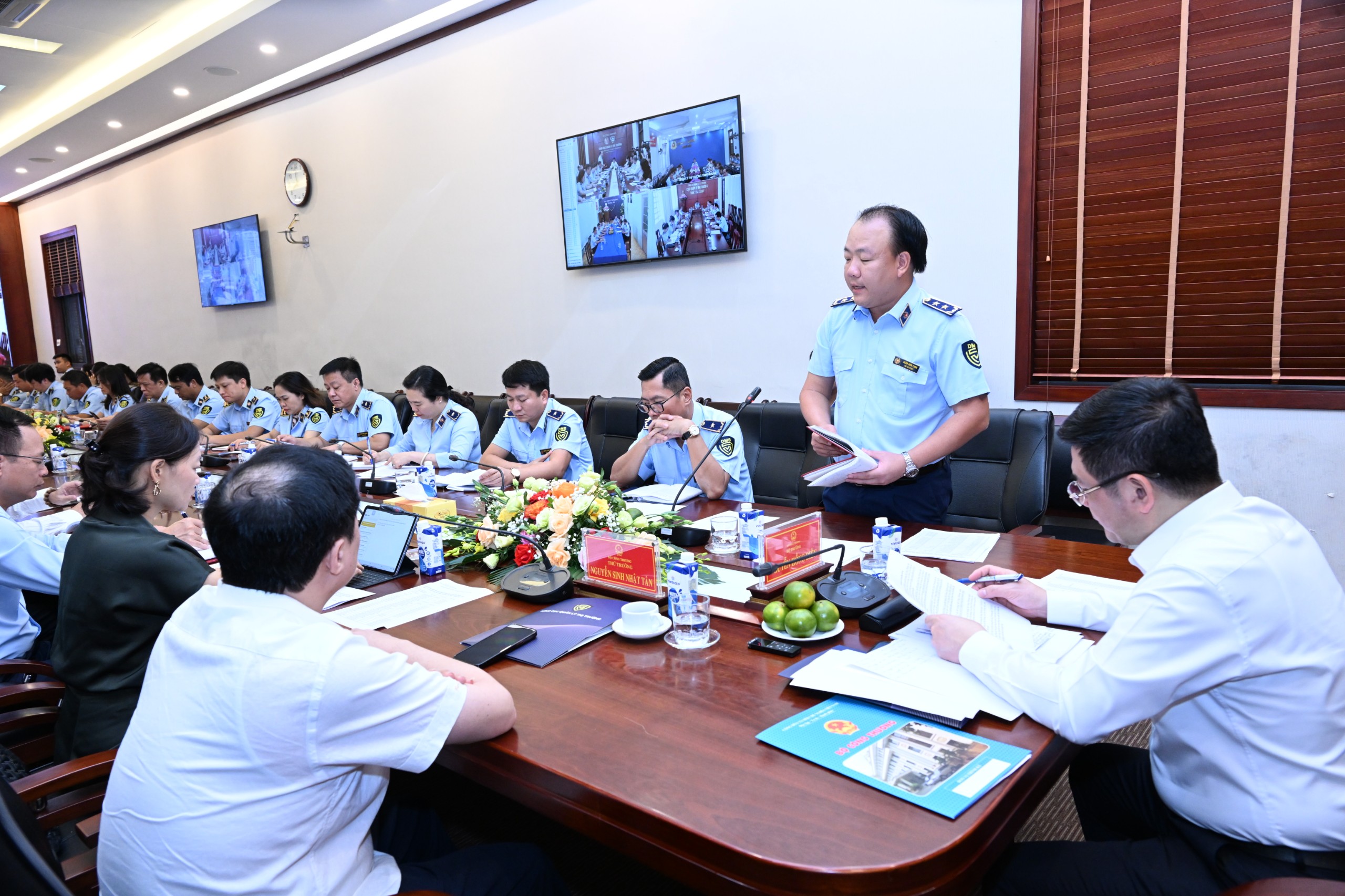 Bộ trưởng Nguyễn Hồng Diên làm việc với lực lượng QLTT, Sở Công Thương về tình hình cung ứng hàng hóa