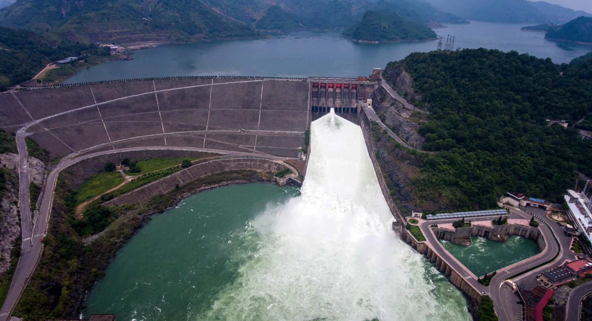 Hồ thủy điện Lai Châu đã gần chạm mực nước dâng bình thường, trong khi Sơn La và Hòa Bình đã sát mực nước trước lũ