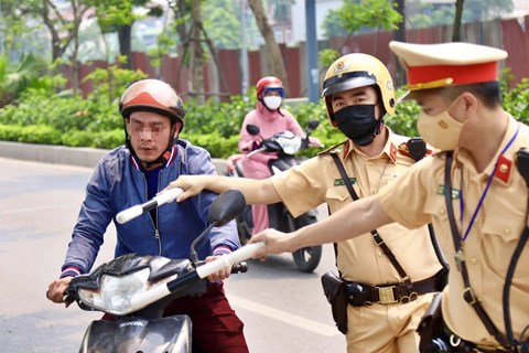 Cảnh sát giao thông được mặc thường phục khi thi hành nhiệm vụ