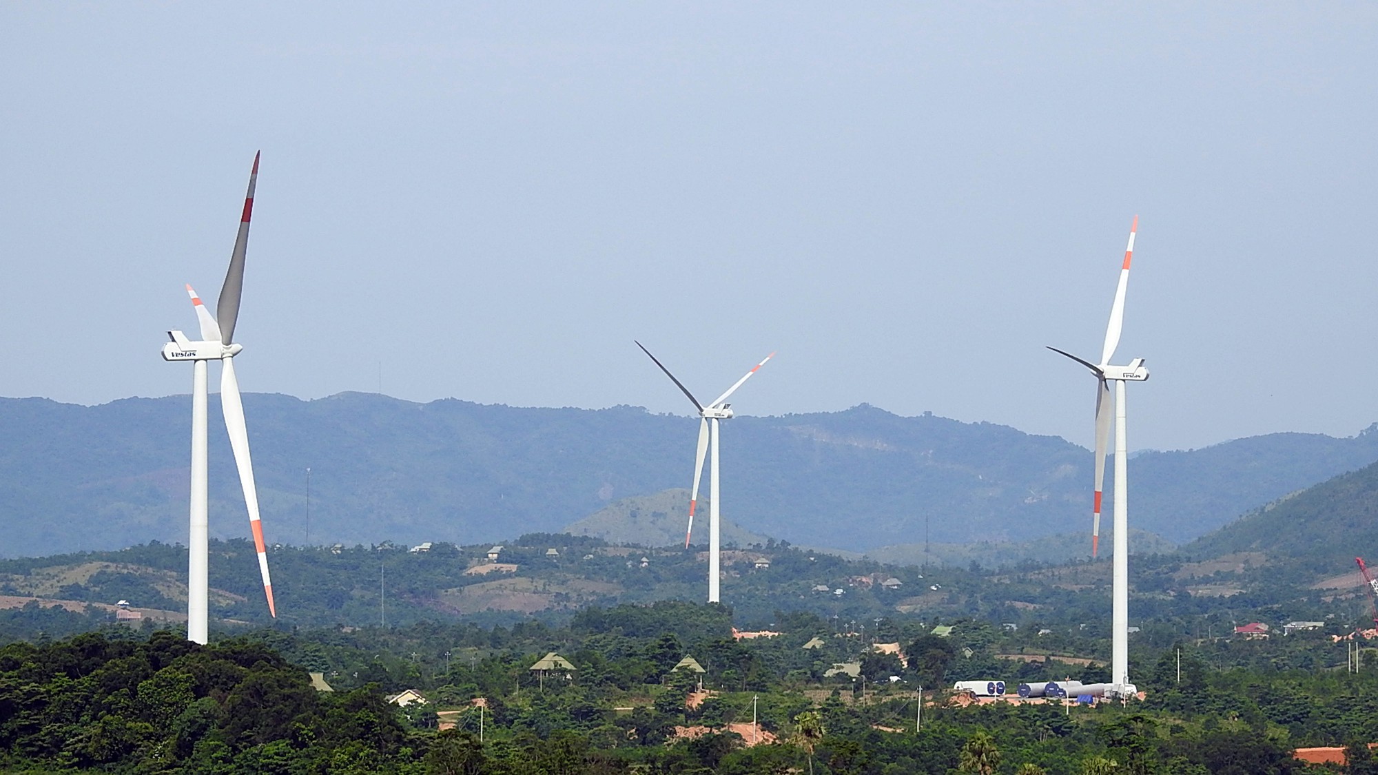 Trong tuần qua, có thêm dự án nhà máy điện gió Lig Hướng Hóa 2 công suất 48MW đã gửi hồ sơ đàm phán cho EVN