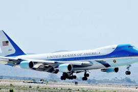 “Nội soi” máy bay chở Tổng thống Mỹ Joe Biden