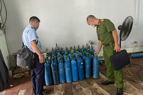 Bắc Ninh: Xử phạt hành chính, buộc tiêu hủy trên 380 kg khí cười