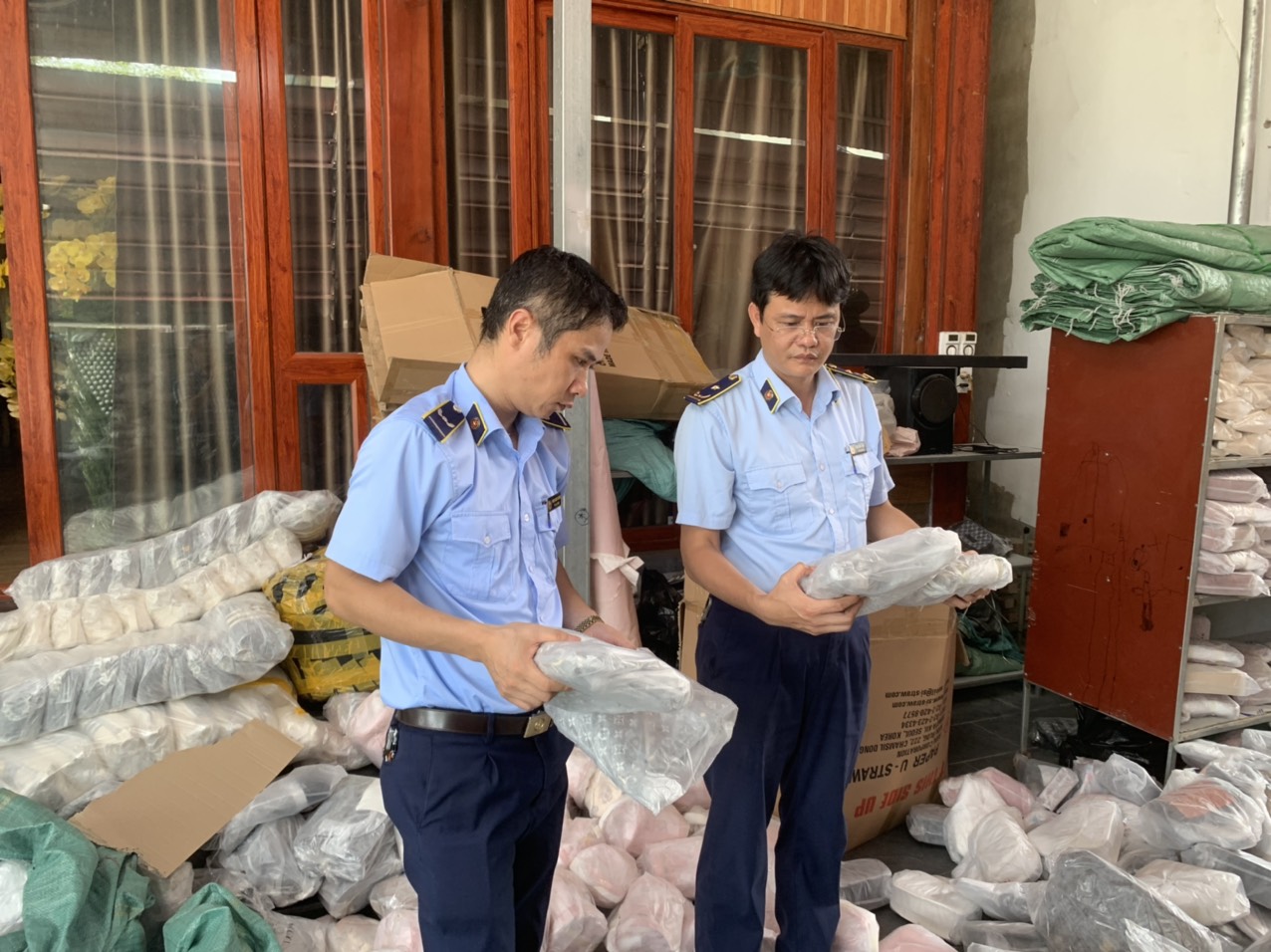 hàng hóa giả mạo