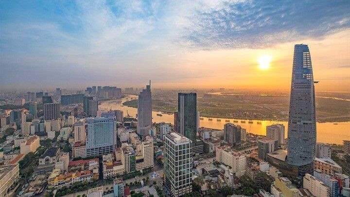 Thị trường vẫn khó, doanh nghiệp bất động sản bán công ty con và cắt chi phí để cố giữ lợi nhuận